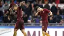 Aksi pemain AS Roma, Stephan El Shaarawy (kanan) dan Leandro Paredes saat merayakan kemenangan timnya atas Palermo 4-1 pada lanjutan Serie A di Olimpico stadium, Roma, Senin (24/10/2016) dini hari WIB. (EPA/Riccardo Antimiani)