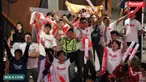 Suporter yang berasal dari Arsenal Indonesia Supporter (AIS) saat menghadiri acara Roaring Night Nobar Arsenal versus Wolverhampton Wanderers di Pasren Asthana, Ampera, Jakarta Selatan, Sabtu (2/12/2023) malam WIB. (Bola.com/M Iqbal Ichsan)