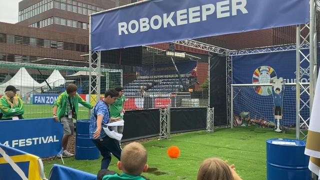 Permainan di area fan zone Euro 2024