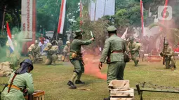 Sosiodrama dalam rangka menyambut HUT ke-78 Kemerdekaan RI yang bertajuk “Romansa Negeri” itu menggambarkan perjalanan bangsa Indonesia untuk meraih kemerdekaan dari penjajah. (Liputan6.com/Herman Zakharia)