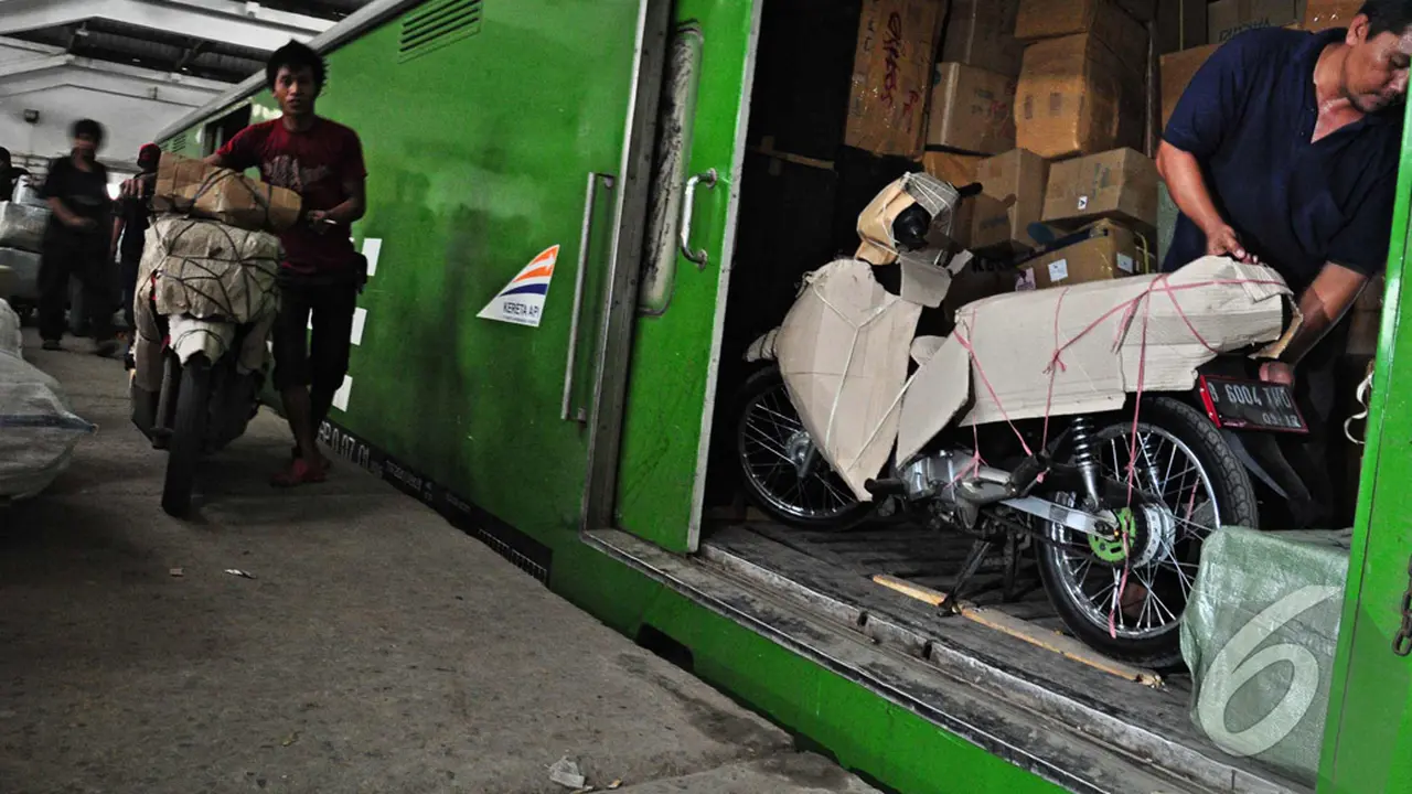 Pengiriman Paket via Kereta Api Melonjak Tajam