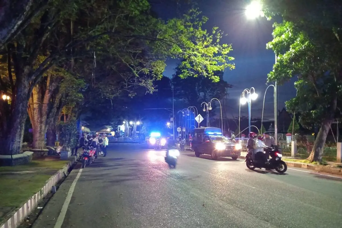 Aparat Polda Sulut melakukan operasi di sekitar Lapangan Sparta Tikala Manado.