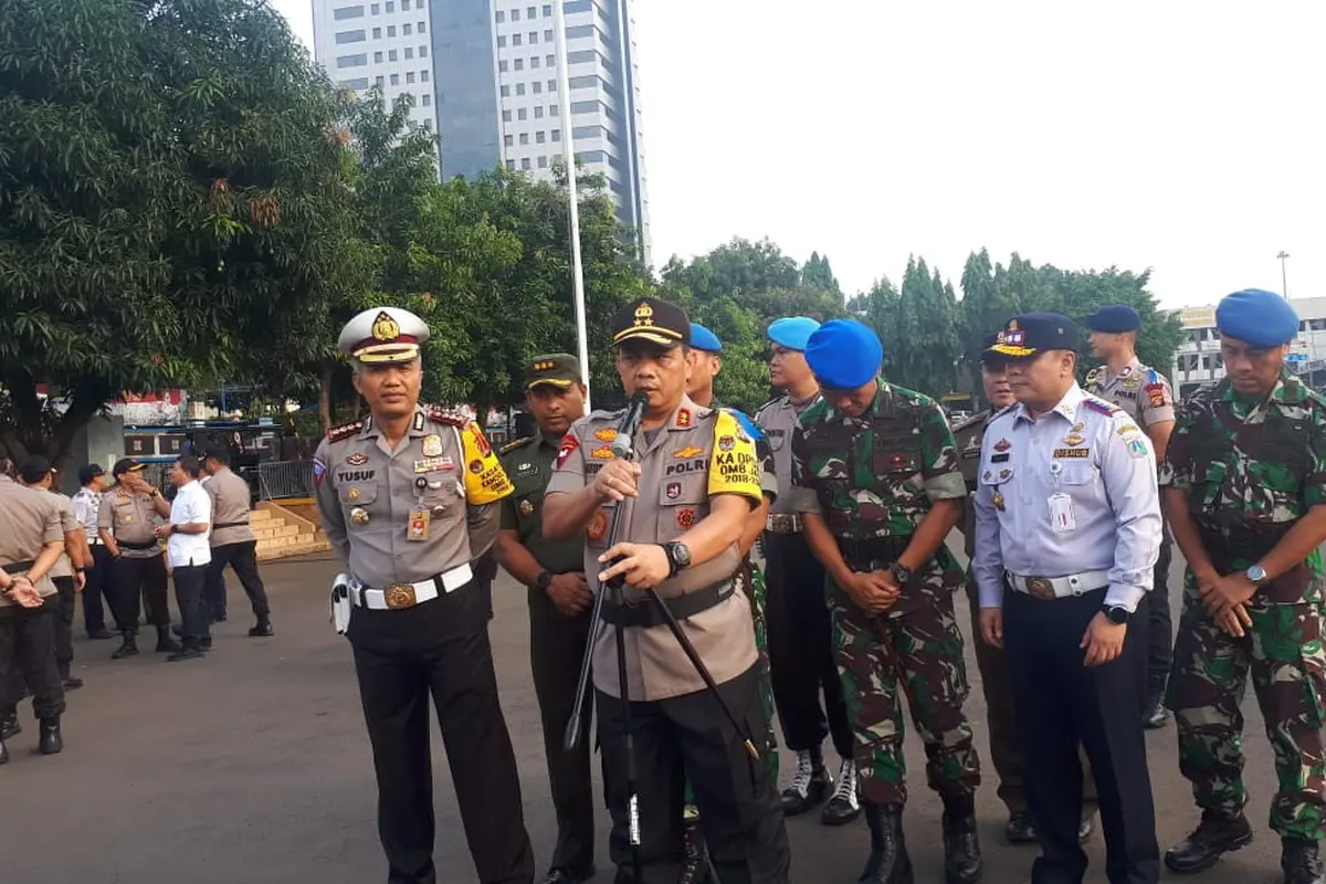 Kapolda Metro Jaya Irjen Gatot Eddy Pramono memimpin apel pasukan 'Operasi Keselamatan 2019'
