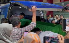 Isak Tangis Pecah Hantarkan Jenazah Kepala Cabang Bank ke Rumah Duka
