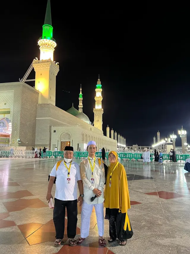 Sensen Asisten Raffi Ahmad Jalani Umroh