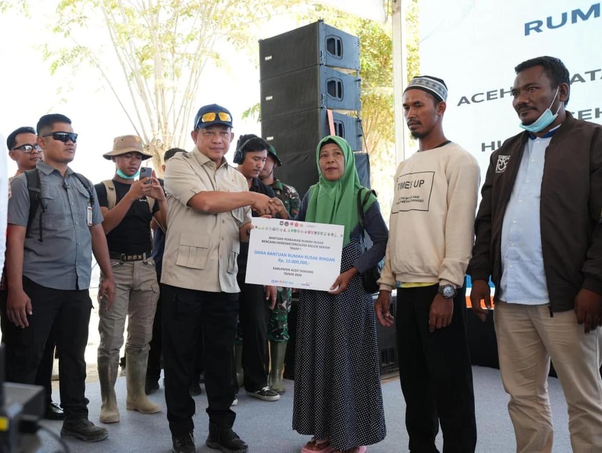 Pemerintah serahkan bantuan perbaikan rumah secara serentak dari Kabupaten Aceh Tamiang