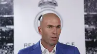 Zidane ditunjuk sebagai pelatih Real Madrid menggantikan Rafael Benitez yang dipecat pada Senin (4/1/2016) waktu setempat. (Reuters/Juan Medina)