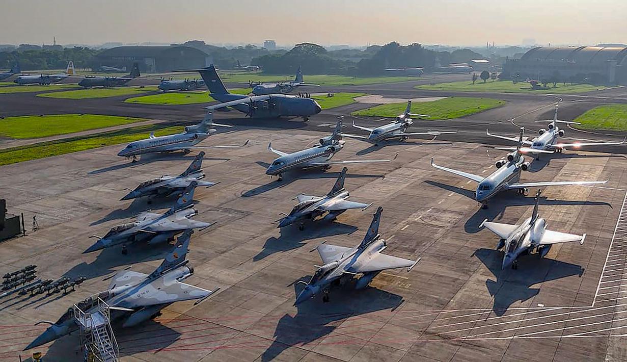 Deretan pesawat tempur Rafale, Falcon 8X dan pesawat kargo Airbus A400M MRTT berderet di Pangkalan Udara (Lanud) Halim Perdanakusuma, Jakarta, Senin (18/5/2026). (Biro Pers Sekretariat Presiden)