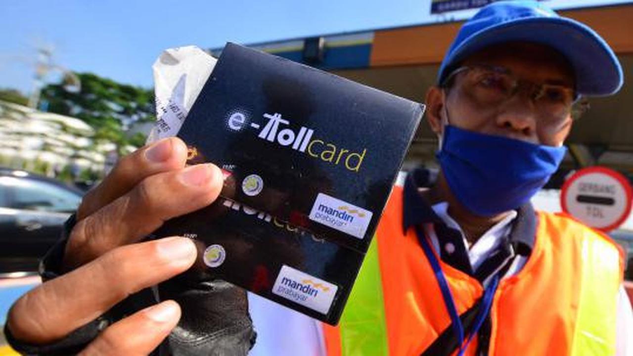 Artis cantik jual e-toll card bareng Dahlan Iskan