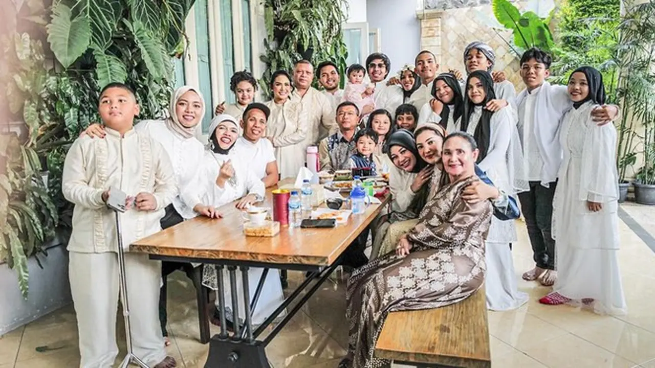 7 Momen Keluarga The Hermansyah, Gen Halilintar dan The Lemos Kumpul Bersama, Curi Perhatian