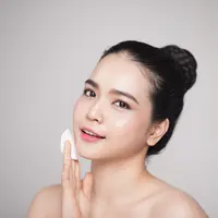 Ilustrasi membersihkan wajah/copyright shutterstock By Makistock