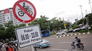 Sepeda motor kembali melintasi jalan MH Thamrin, setelah MA mencabut Pergub DKI Jakarta no 195 tahun 2014, tentang pembatasan lalu lintas