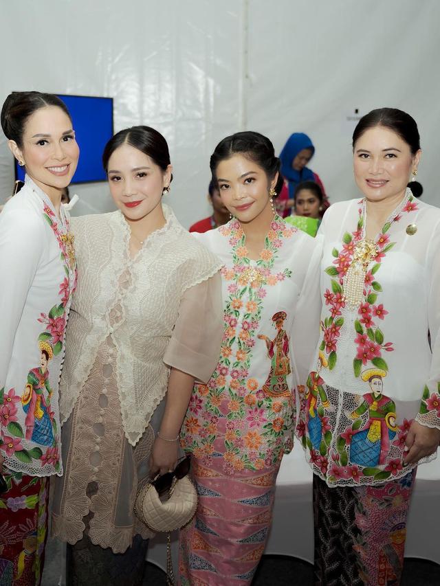 Potret Nagita Slavina hadir di acara Istana Berkebaya (Foto: instagram raffinagita1717)