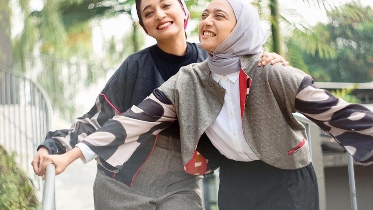 Bella dan Chiki hanya berselisih usia satu tahun, membuat keduanya terlihat sangat kompak dan selalu bersama.<br>