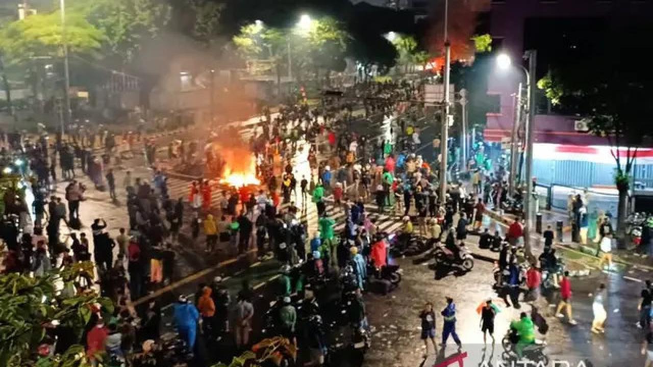 Kondisi Sekitaran Kwitang Pagi Ini, Sisa Gas Air Mata Masih Terasa