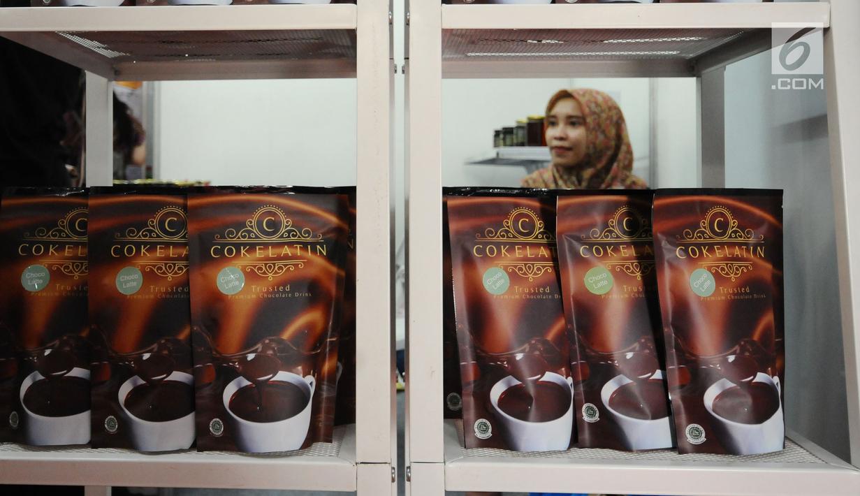 Inovasi kemasan produk minuman coklat dipamerkan pada Pasar Inovasi dan Kreativitas di Graha Pengayoman, Jakarta, Selasa (31/10). Ajang ini untuk mengkomersialisasikan produk kekayaan intelektual pelaku bisnis. (Liputan6.com/Helmi Fithriansyah)