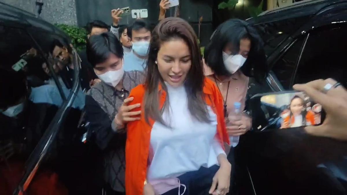 Reaksi Fitri Sahluteru Ditanya Peluang Jenguk Nikita Mirzani di Penjara: Dia Mau Dijenguk Enggak?