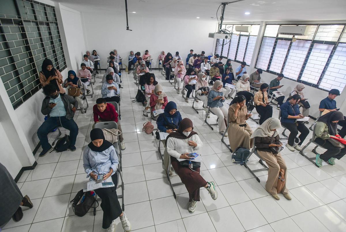 FOTO: Antusias Peserta Ikuti UTBK SNBT 2026 di Kampus UPN Veteran Jakarta
