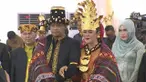Dalam pesta adat Kahiyang-Bobby kedua mempelai memakai busana Mandailing.