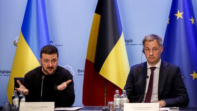 Presiden Ukraina Volodymyr Zelenskyy dan Perdana Menteri Belgia Alexander De Croo selama pertemuan keduanya di Brussels pada Selasa (28/5/2024).