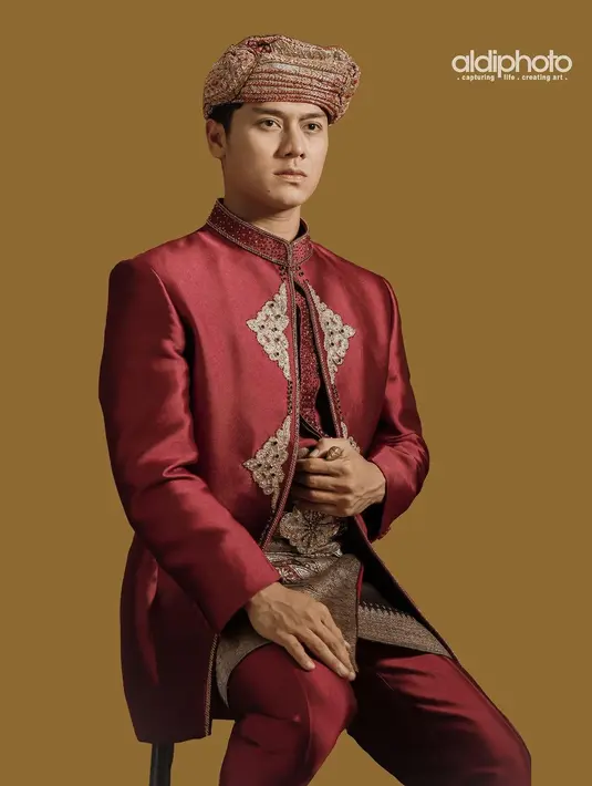 "Kalau lamaran mah nggak ada adat Sunda, adat apa. Kalau nikahan baru adat Sunda, lamaran mah biasa aja," kata Endang. (Instagram/lestykejora)