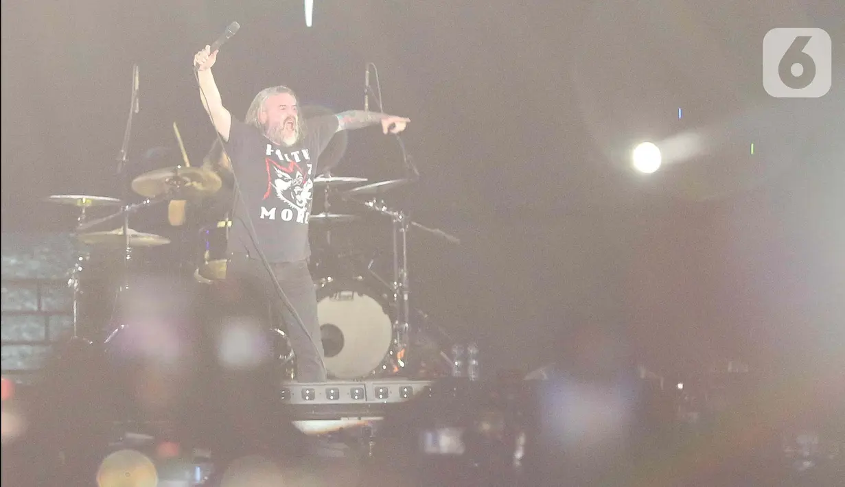 Penampilan grup band asal Amerika Suicide Silence saat tampil pada Festival musik hammersonic 2024 di Pantai Carnaval Ancol, Jakarta, Minggu (5/5/2024). (Liputan6.com/Herman Zakharia)