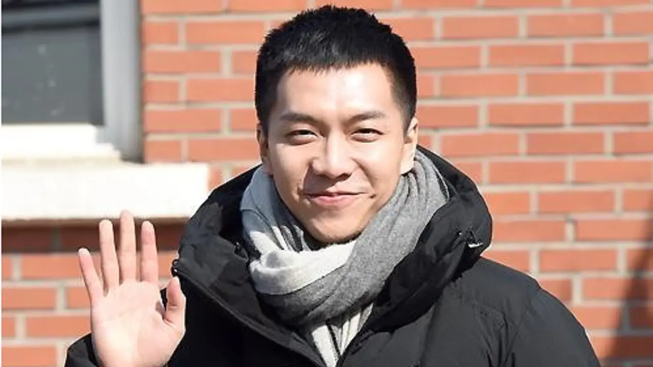 Lee Seung Gi Wamil Diantar Ratusan Fans