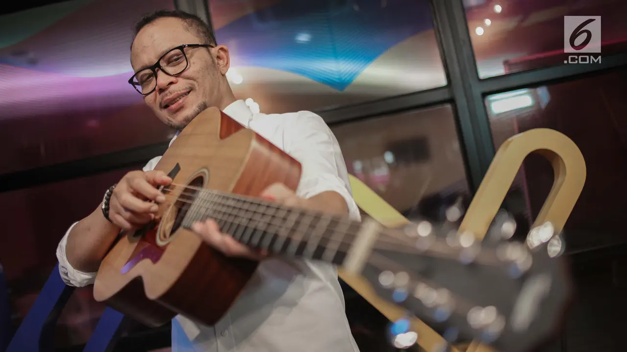 Aksi Menaker Hanif Dhakiri Hibur Karyawan KLY