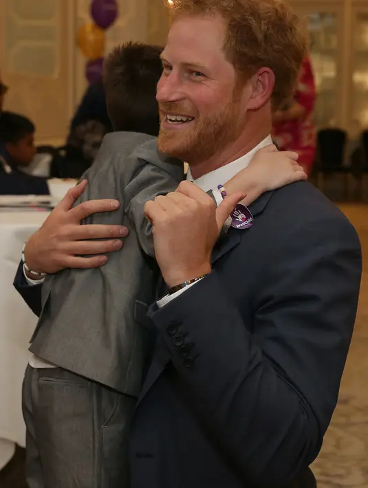 Diduga bunga tersebut merupakan pemberian dari Pangeran Harry, ternyata tidak. Bunga itu sengaja dibeli Meghan untuk dirinya sendiri. (AFP/Bintang.com)