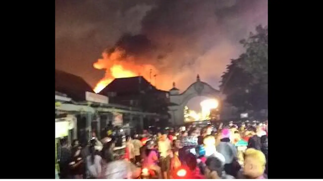 Pasar Klewer, Solo terbakar.
