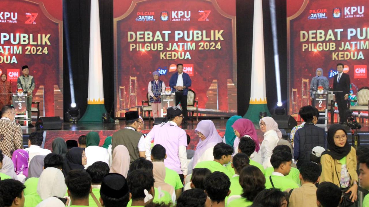 Debat Pilgub Jatim: Khofifah Pamer Ratusan Penghargaan Khofifah, Luluk Sindir soal Kantor Pemprov Digeledah KPK
