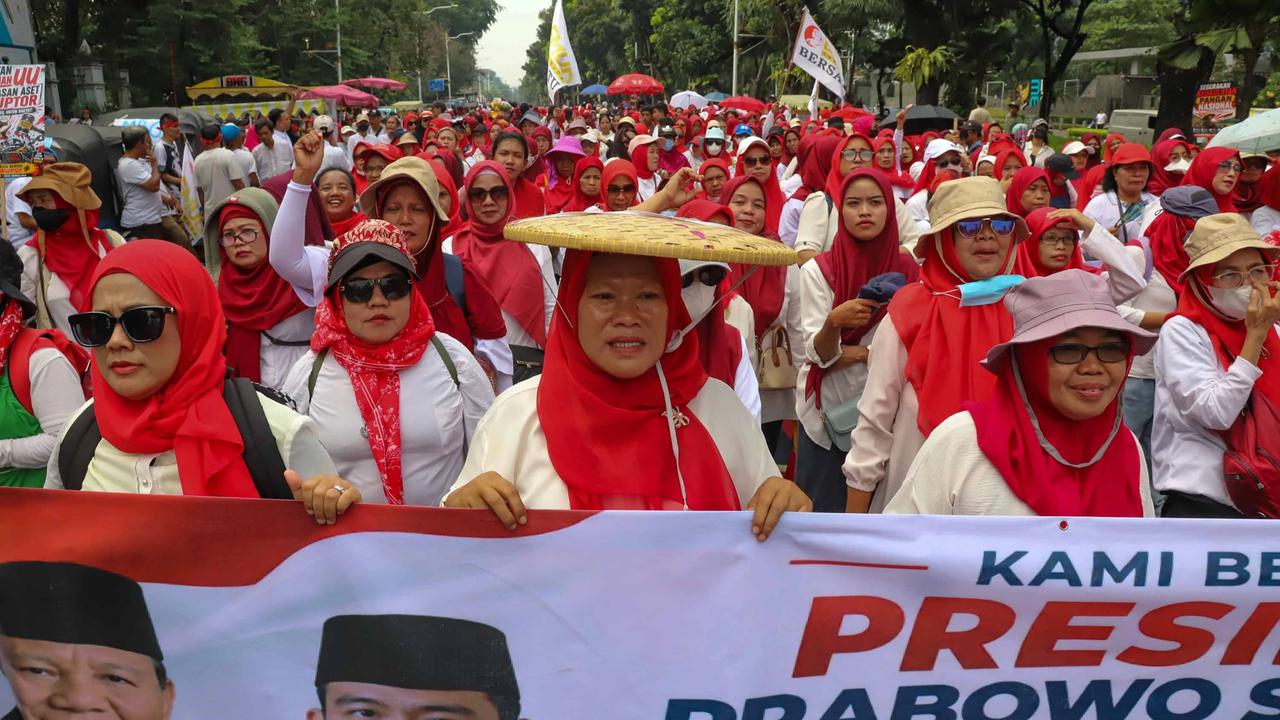 FOTO:  Aksi  Unjuk Rasa di Patung Kuda Dukung Kelanjutan Program Makan Bergizi Gratis