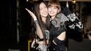 <p>Lisa megunggah foto keakrabannya bersama Jisoo di belakang panggung konser Born Pink 2023. Kata Lisa, dia ingin membelikan pakaian untuk sang kakak sebagai kado. (Foto: Instagram/ lalalalisa_m)</p>