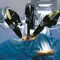 Meski menggunakan robot, teknologi robotic surgery tetap mengandalkan keahlian dari si dokter bedah