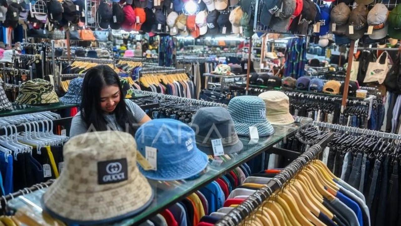 Mengembalikan Esensi Thrifting: Antara Gaya Hidup Hemat dan Tantangan Lingkungan