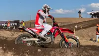Pembalap motocross tim HRC, Ruben Fernandez, beraksi dalam ajang MXGP Sumbawa 2023 di Sirkuit Samota, Sumbawa Besar, NTB, Sabtu (24/6/2023). (Bola.com/Wiwig Prayugi)