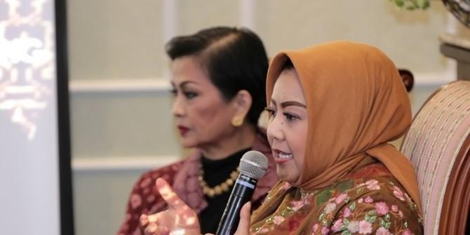 VIDEO: Anna Mariana Perkenalkan Tenun Gringsing Hingga ke Jepang