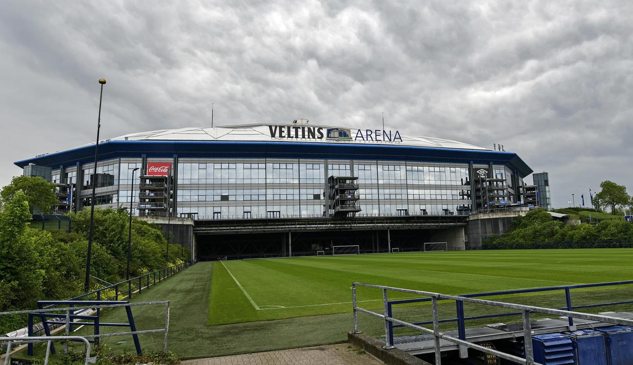 Suasana lapangan Schalke yang digunakan sebagai tempat sesi latihan pemain di Gelsenkirchen, Jerman, Rabu, (29/4/2020).Schalke kembali menggelar latihan jelang rencana akan kembali bergulirnya Bundesliga di tengah pandemi COVID-19 pada Mei mendatang. (AP/Martin Meissner)
