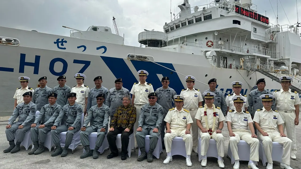 Kapal patroli Settsu Jepang bersandar di Pelabuhan Tanjung Priok, Jakarta, Rabu (22/1/2025). (Liputan6.com/Benedikta Miranti)