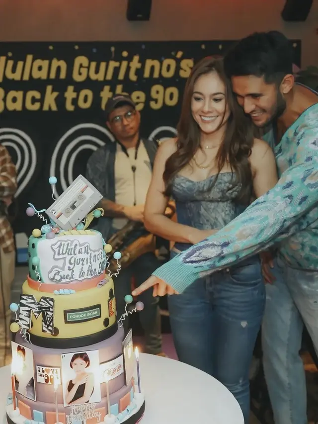 Dihadiri Orang Terkasih, Ini 7 Potret Pesta Ulang Tahun Wulan Guritno Bertema 90s