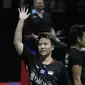 Liliyana Natsir melambaikan tangan usai mengakhiri karier profesional sebagai pebulutangkis di Indonesia Masters 2019. (Bola.com/Muhammad Iqbal Ichsan)