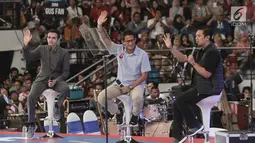 Pengusaha Sandiaga Uno (tengah), Co-Founder PT. Baba Rafi Indonesia Hendy Setiono dan EO Indonesia Medical Gamal Albinsaid pada acra Surabaya Young Entrepreneur Summit (YES) 2019 di Surabaya, Jawa Timur, Sabtu (16/2). (Liputan6.com/HO/Bon)