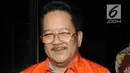 Pemilik PT Jasa Promix Nusantara dan PT Secilia Putri, Sibron Azis dikawal petugas usai menjalani pemeriksaan di gedung KPK, Jakarta, Jumat (25/1). Sibron Azis resmi ditahan terkait fee suap proyek infrastruktur Kabupaten Mesuji. (merdeka.com/Dwi Narwoko)