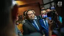 Mantan Menko Kemaritiman Rizal Ramli memberikan keterangan setibanya di Bareskrim Polri, Jakarta, Senin (26/11). Rizal diperiksa sebagai pelapor atas dugaan pencemaran nama baik dengan terlapor Ketum Partai Nasdem Surya Paloh. (Liputan6.com/Faizal Fanani)