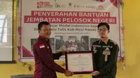 Program Jembatan Pelosok Negeri yang diinisiasi oleh Yayasan Sahabat Pedalaman sejak Maret 2021 lalu pun mendapatkan penghargaan dari Bupati Musi Rawas Utara Devi Suhartoni. (Ist)