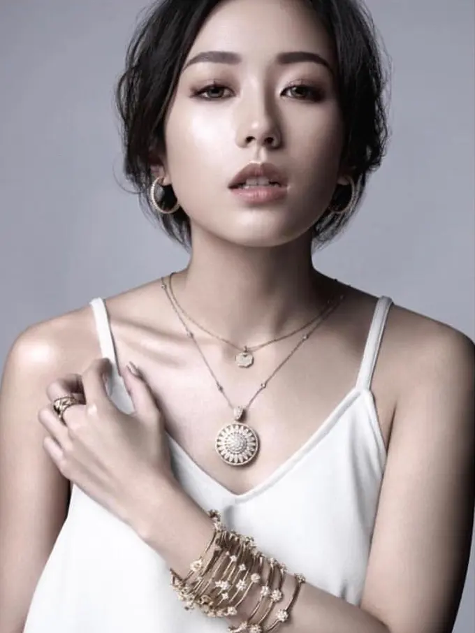 [Bintang] Flawless Bak Perempuan Jepang, Cantiknya Ling Ling Menantu Keluarga Bakrie dengan Dandanan Glowing