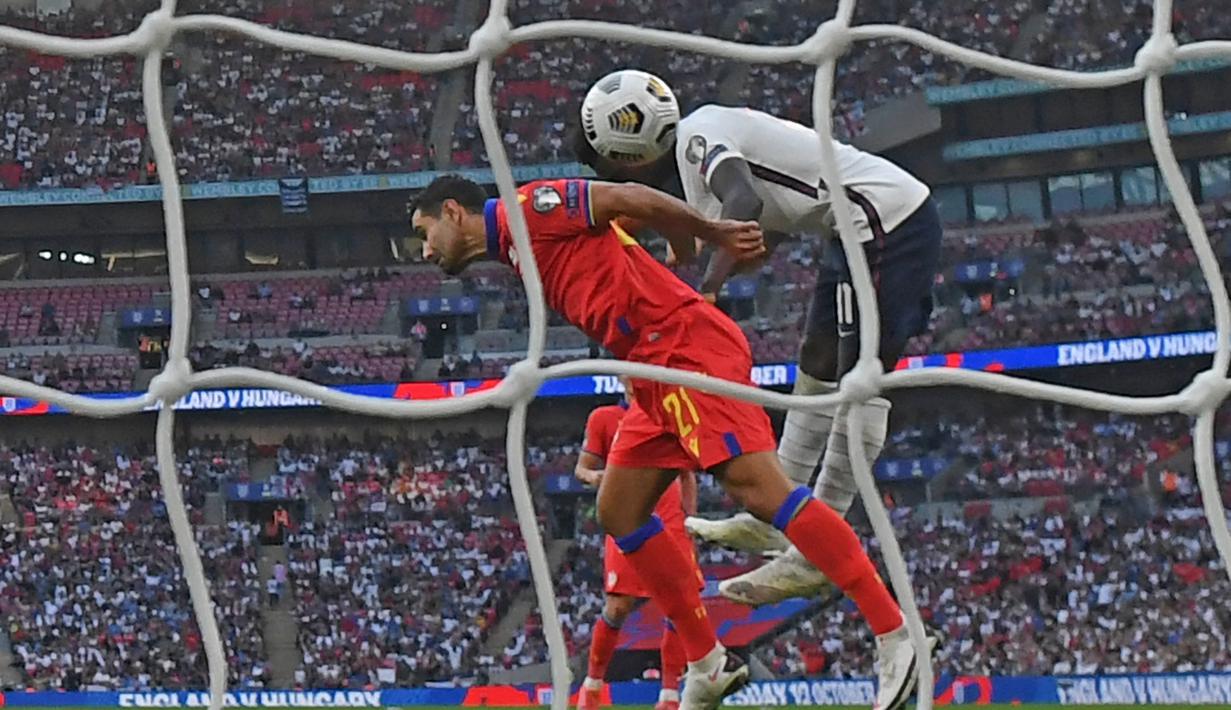 Pesta gol Inggris ditutup oleh Bukayo Saka pada menit ke-85. Ia berhasil memanfaatkan skema sepak pojok cepat yang dilakukan Trent Alexander Arnold dan Jesse Lingard yang berbuah umpan silang yang sukses ditanduknya menjadi gol. Inggris unggul 4-0. (Foto: AFP/Justin Tallis)