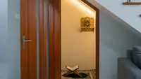 9 Desain Mushola Ukuran 1x1 di Dalam Rumah, Hadirkan Ketenangan Ibadah