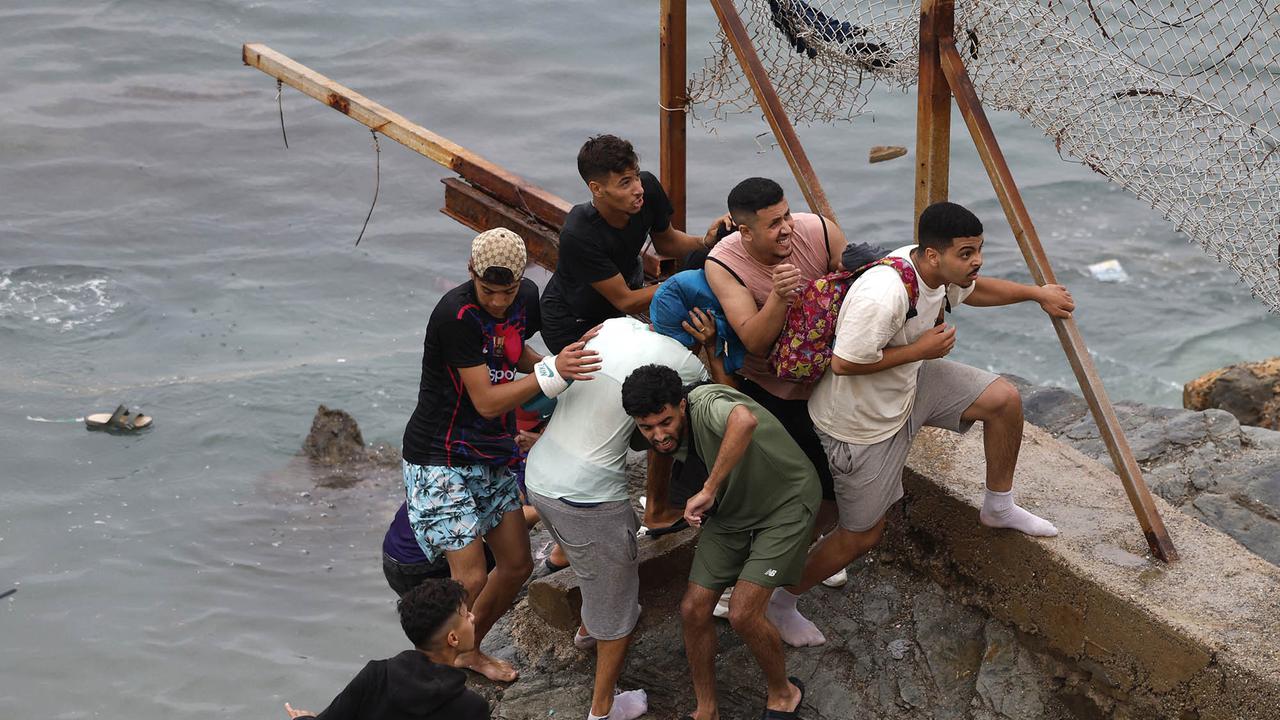 Gelombang Migran Picu Kerusuhan di Perbatasan Maroko Spanyol