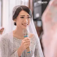 Tinggal beberapa jam lagi Anissa Aziza menuju hari pernikahannya bersa,a Raditya Dika. Jelang momen bersejarah itu, sederet rangkaian acara telah dilakukan, dan salah satunya adalah acara pengajian yang diwarnai dengan haru. (Instagram/imagenic)